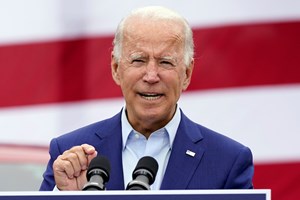 Biden aumenta i dazi sull'importazione in Usa di merci cinesi