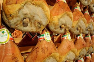 La Cina apre all'import di carne suina dalla Russia per ripicca all'Ue